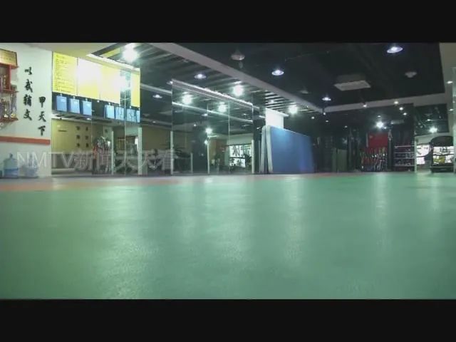 DƬ